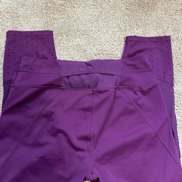 Athleta Maroon Sonar Laser Cut Mesh Capri Leggings - Size Medium T - Picture 7 of 8